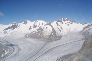 Švýcarské Alpy a ledovec z větroně