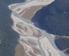 New Zealand – gold sands of the Clutha river