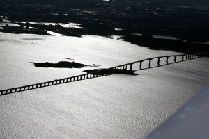 Most přes průliv Kalmar mezi švédskou pevninouv a ostrovem Oland