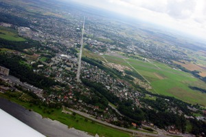 Aleksotas – dnes sportovní letiště 3 km jižně od centra Kaunasu. Je to jedno z nejstarších  letišť v Evropě, které bude v roce 2015 slavit sto let od svého založení.