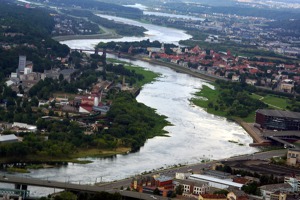 Řeka Niemen a staré město v Kaunasu