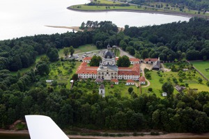 Klášter Pažaislis – asi 10 km jihovýchodně od Kaunasu
