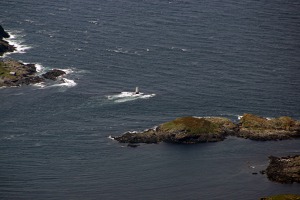 Maják označující mělčinu mezi ostrůvkem Calf of Man a hlavním ostrovem Isle of Man
