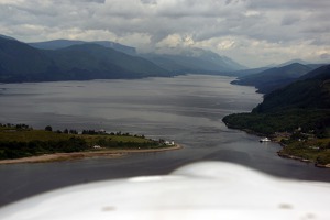 Jezero Loch Aber směrem od jihu k Fort William Jezero Loch Aber směrem od jihu k Fort William