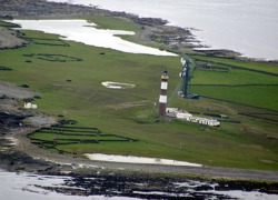 Maják na nejzápadnějším výběžku Orknejských ostrovů – North Ronaldsay