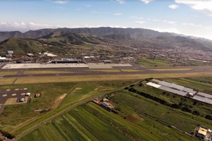 Letiště Tenerife Norte těsně po startu a pravé otočce