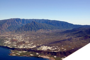 Hory ostrova La Palma. O ty se z ostrého bočního větru vytvořila silná turbulence.