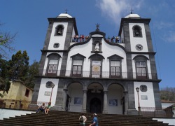 Kostel Nossa Senhora, ve kterém je hrob arcivévody Karla umístěn.