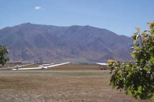 Omarama, New Zealand, gliders waiting