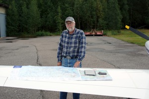 Olaf - a veteran of the aeroclub Hanko airport helped me with my flight plan