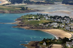 Pictoresque coast east of St Malo