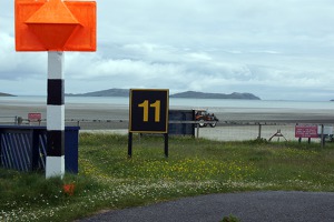 Treshold, runway 11, Barra airport