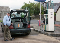 The manager of Glenforsa airfield - David, is helping me with fuel supplies