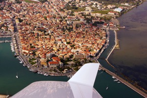Město Lefkada na stejnojmenném ostrově