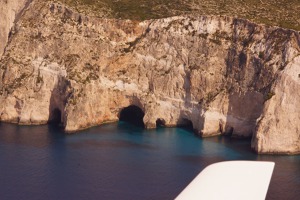 „Modré jeskyně“ na západním pobřeží ostrova Zakynthos