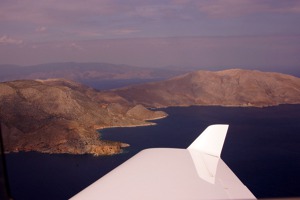 Ostrov Hydra, pohled z jihu. Na ostrově je pouze jedno město s 2000 obyvateli