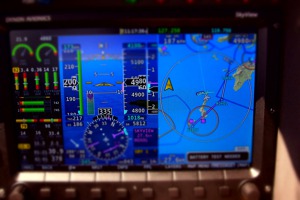 Primární obrazovka při letu na severním výběžkem ostrova Karpathos