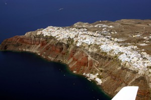 Severní horní hrana zaplaveného jícnu sopky – ostrov Santorini, Kykladské ostrovy