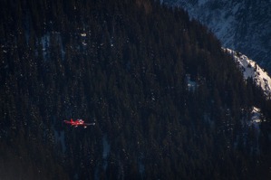Tato fotka místního letadla a její analýza ukázala, že je potřeba mít na podvozku lyže a tak  jsme se rozhodli nepřistávat.