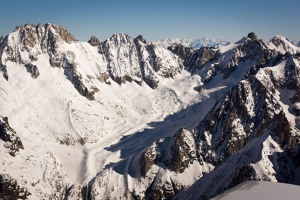 Obrův ledovec (Glacier du Geant), který následně ústí do Vallee Blanche