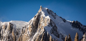 Mont Maudit, 4465 m, masiv Mont Blanc, jihovýchodně od hlavního vrcholu