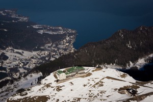 Vrchol hory Schafberg, 1783 m, jezero Mondsee, Rakousko