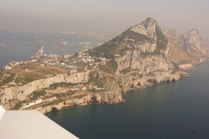 Skála Gibraltar v plné kráse ranního slunce
