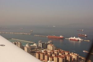 Přístav Gibraltar v ranním slunci