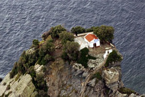 Kostelík, ve kterém se filmovala scéna se svatbou v poslední části filmu Mamma Mia – ostrov Skopelos
